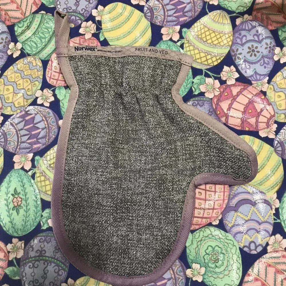 Norwex Fruit and Veg Scrub Mitt Gray BacLock Microfiber‎ Produce Cleaner